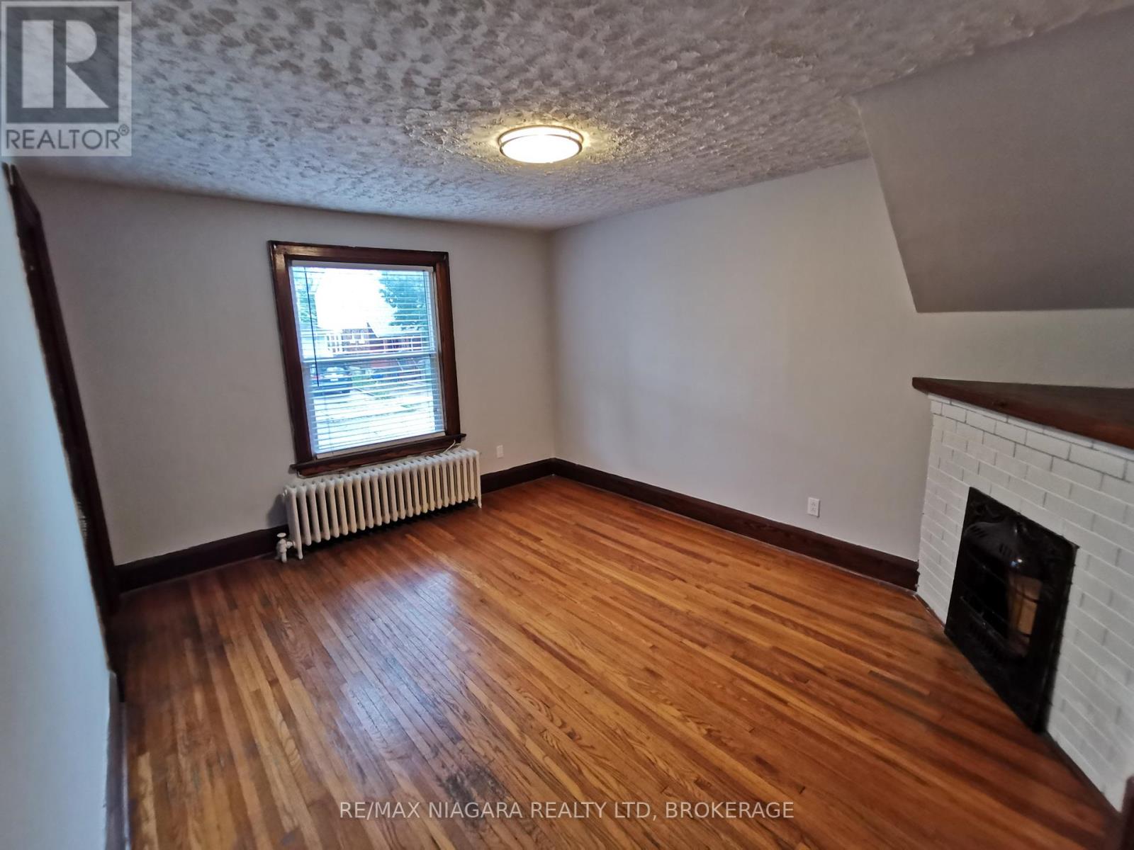 5078-5086 Fifth Avenue, Niagara Falls, Ontario  L2E 4S5 - Photo 4 - X12440874