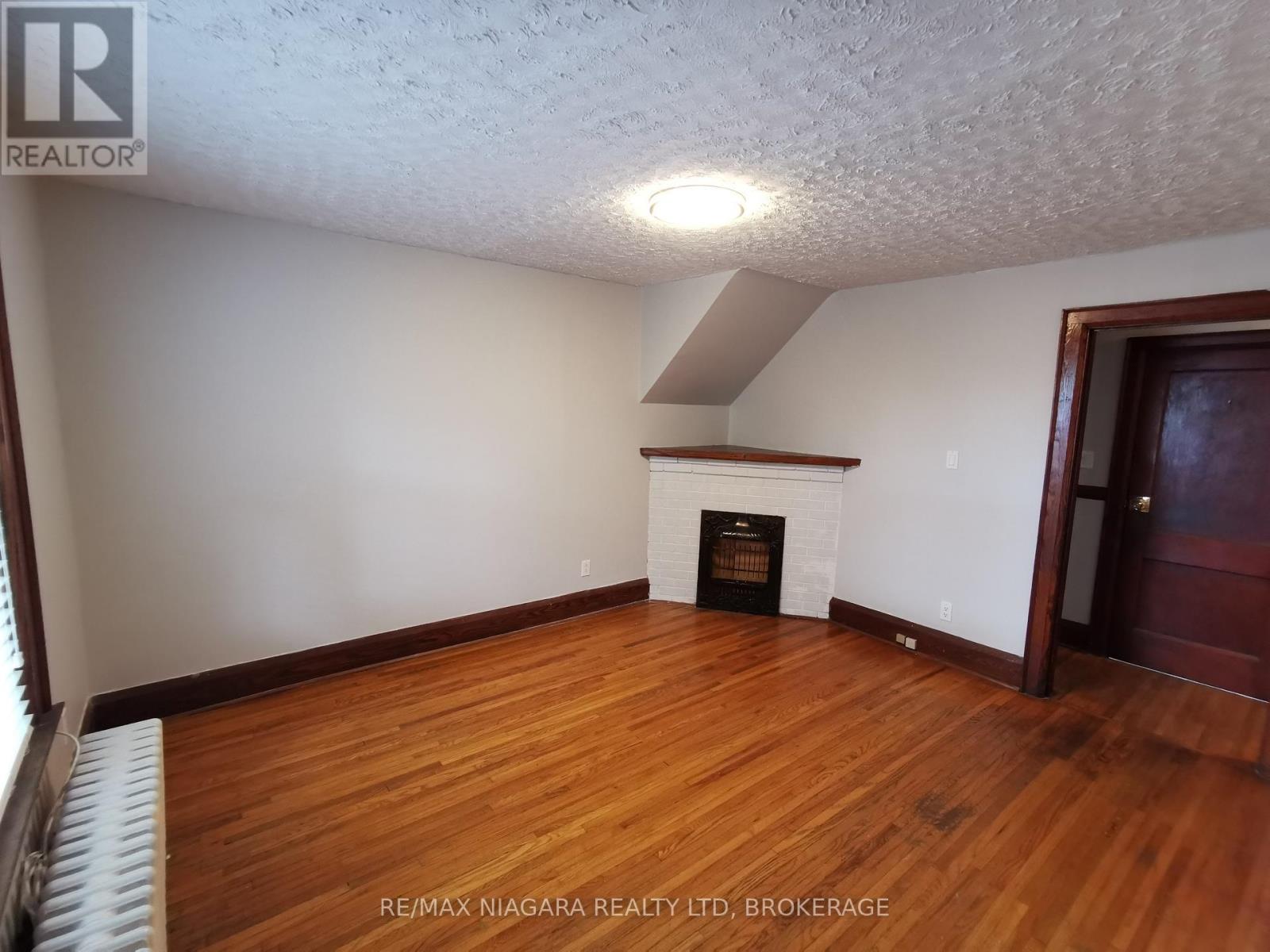 5078-5086 Fifth Avenue, Niagara Falls, Ontario  L2E 4S5 - Photo 5 - X12440874