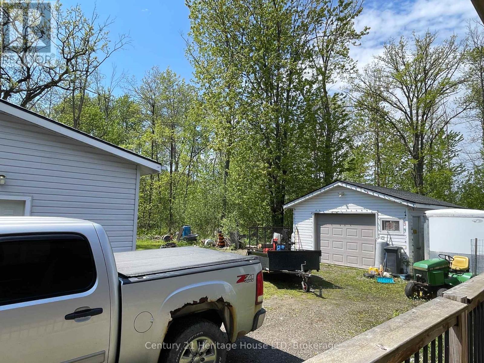 3250 Grove Avenue, Fort Erie, Ontario  L0S 1N0 - Photo 3 - X12441014