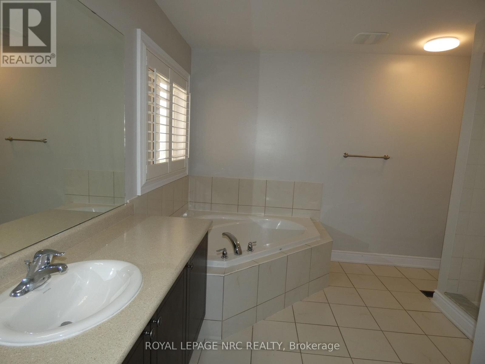 7857 Sassafras Trail, Niagara Falls, Ontario  L2H 0N6 - Photo 14 - X12441316