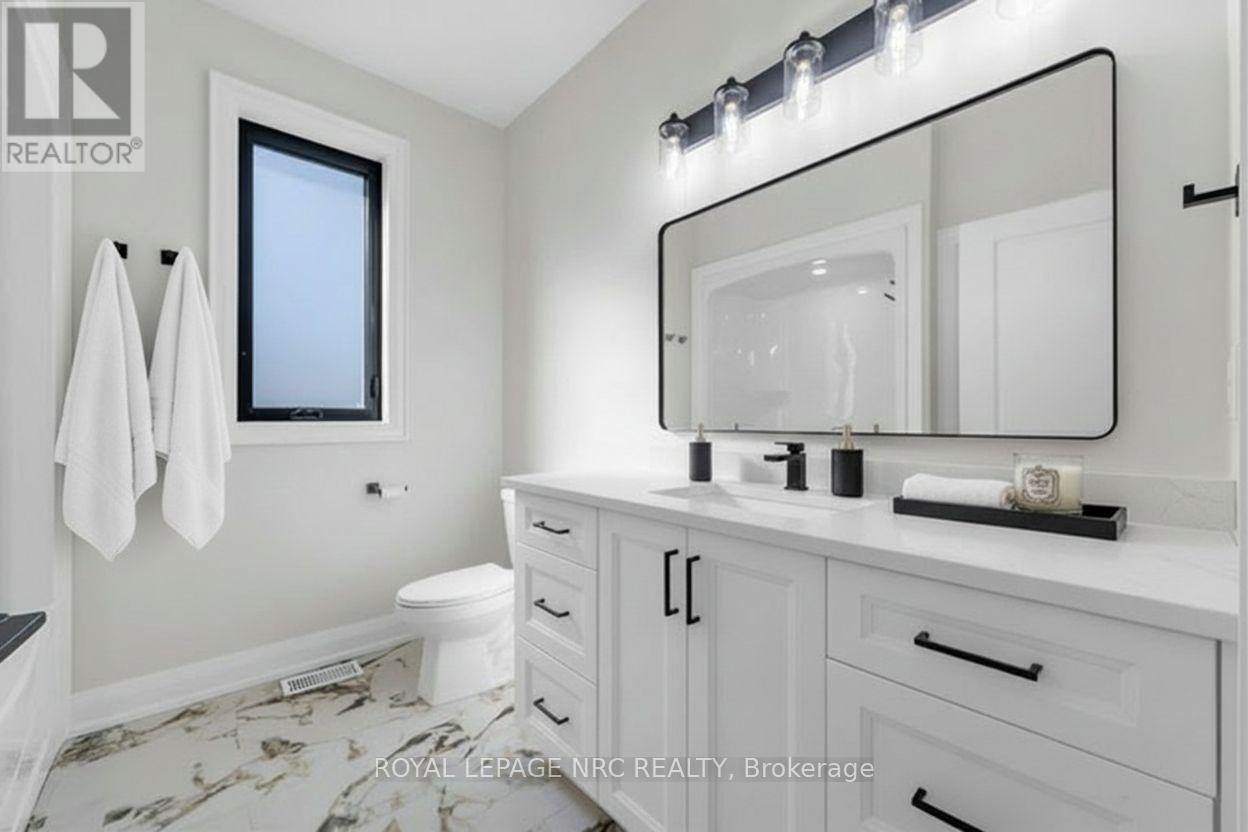 207 Forks Road, Welland, Ontario  L3B 6C5 - Photo 12 - X12441544