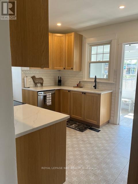 5706 King Street, Lincoln, Ontario  L0R 1B3 - Photo 11 - X12441546