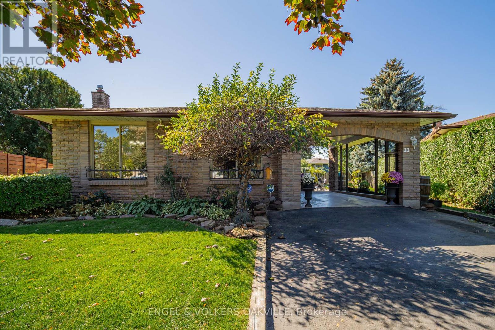 22 Sandy Cove Circle, St. Catharines, Ontario  L2N 5Z4 - Photo 2 - X12442134