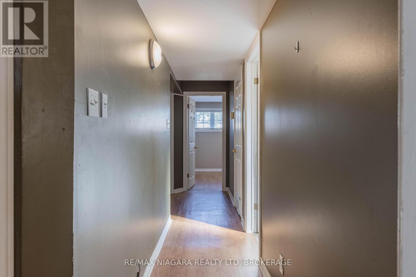 138 Carlton Street, St. Catharines, Ontario  L2R 7S6 - Photo 10 - X12442217