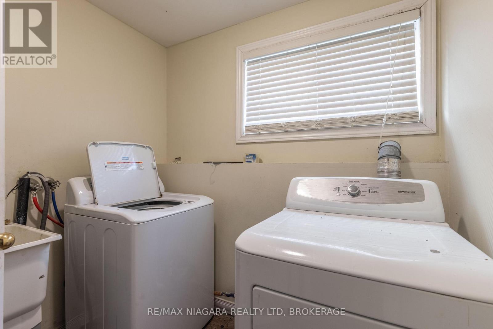 138 Carlton Street, St. Catharines, Ontario  L2R 7S6 - Photo 13 - X12442217