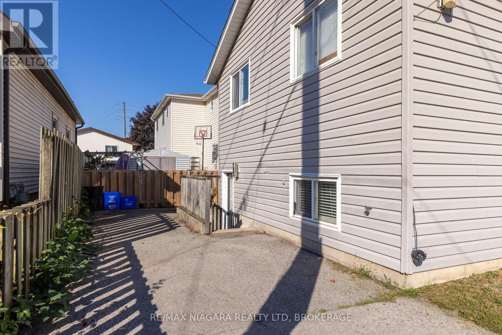 138 Carlton Street, St. Catharines, Ontario  L2R 7S6 - Photo 3 - X12442217