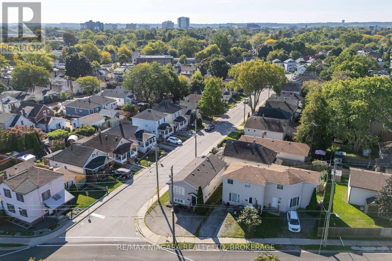 138 Carlton Street, St. Catharines, Ontario  L2R 7S6 - Photo 4 - X12442217