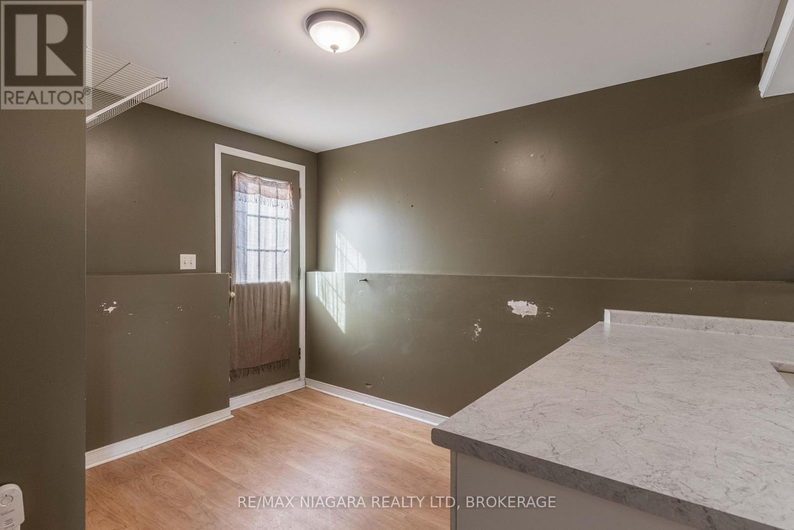 138 Carlton Street, St. Catharines, Ontario  L2R 7S6 - Photo 8 - X12442217