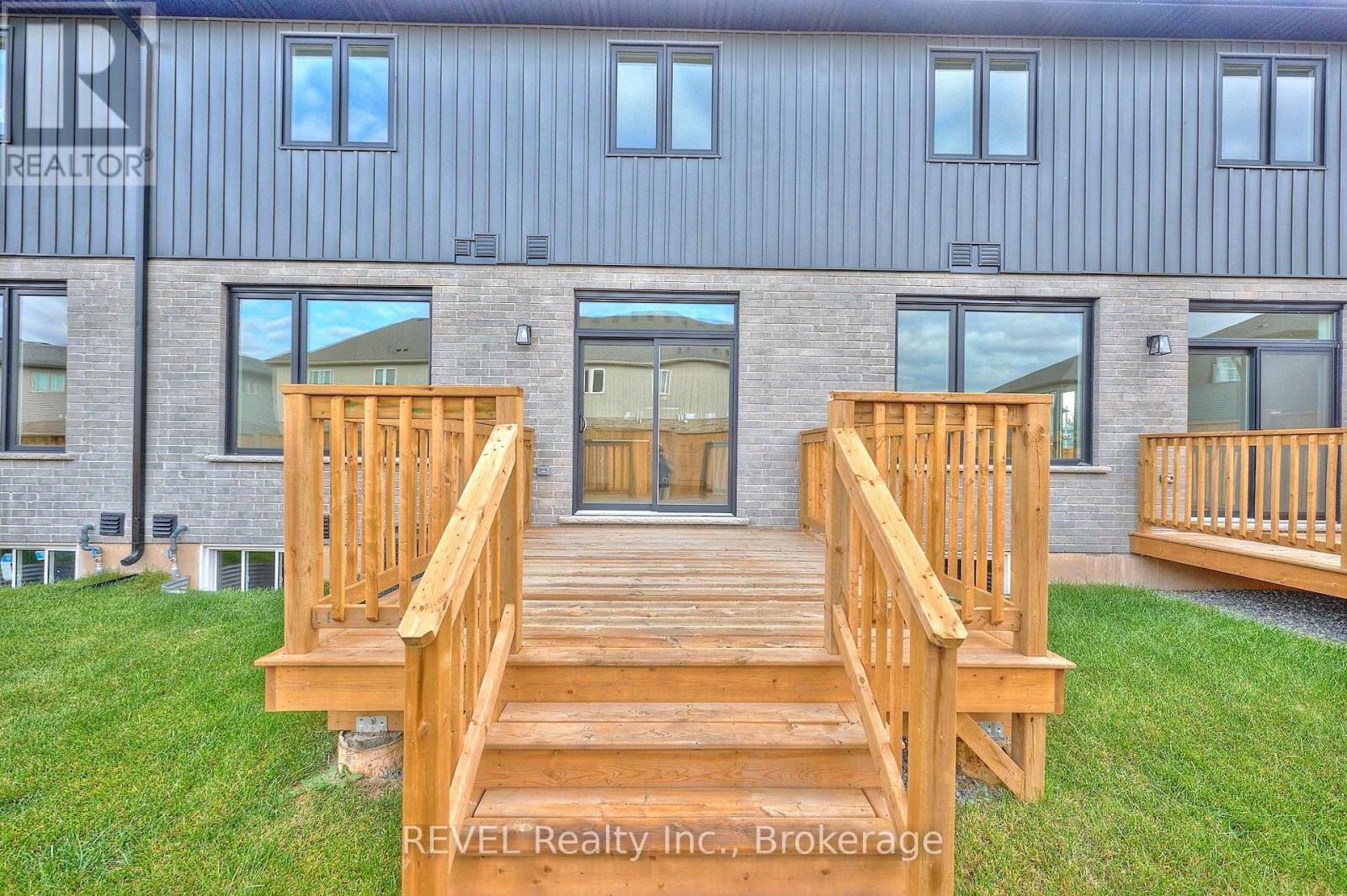 7437 Matteo Drive, Niagara Falls (Brown), Ontario  L2H 3T3 - Photo 5 - X12443954