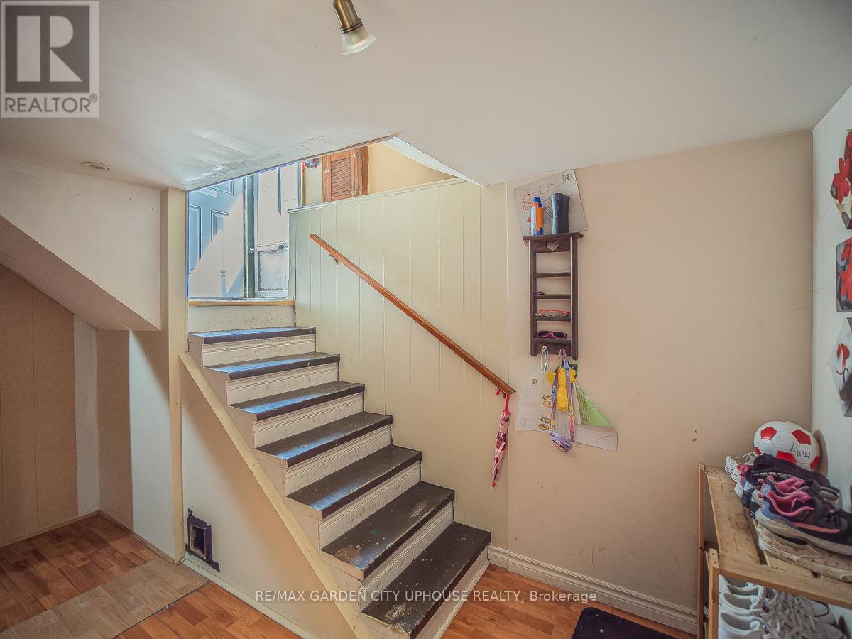 14 Spruce Street, St. Catharines, Ontario  L2R 1B3 - Photo 10 - X12444324