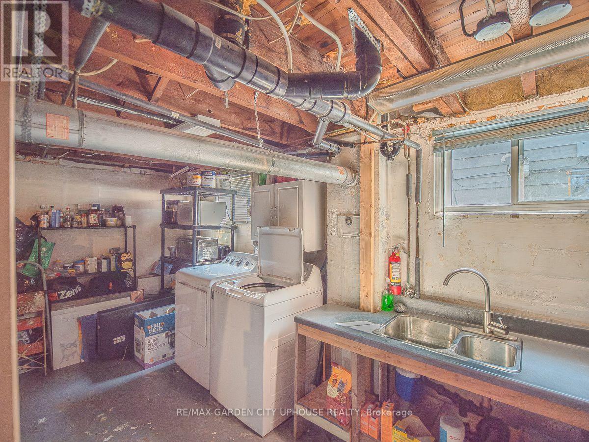 14 Spruce Street, St. Catharines, Ontario  L2R 1B3 - Photo 13 - X12444324