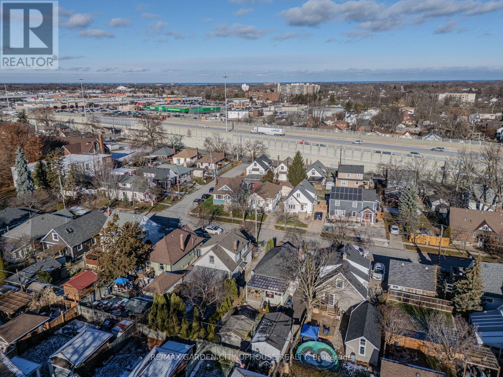 14 Spruce Street, St. Catharines, Ontario  L2R 1B3 - Photo 17 - X12444324