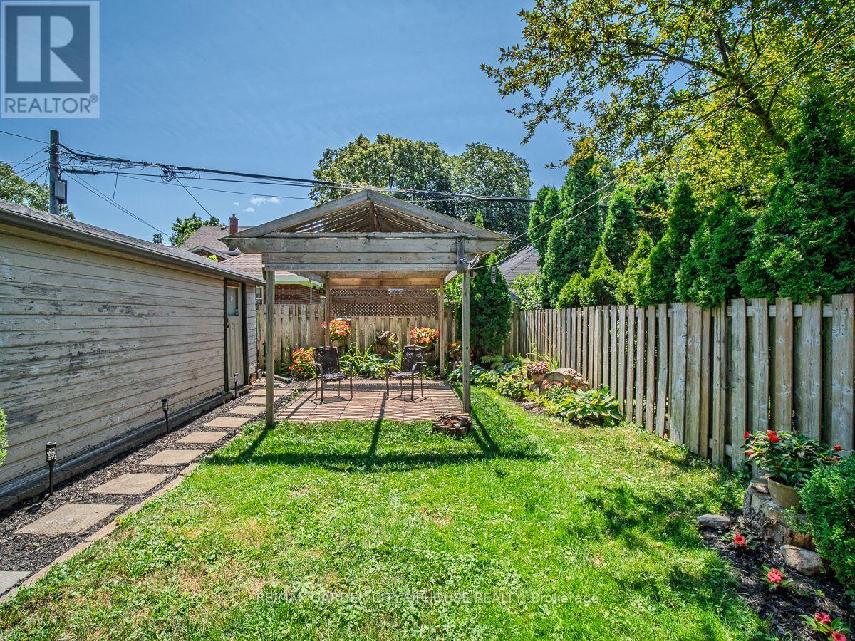 14 Spruce Street, St. Catharines, Ontario  L2R 1B3 - Photo 20 - X12444324