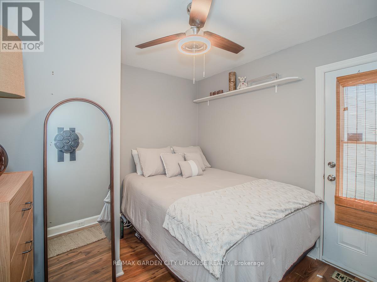 14 Spruce Street, St. Catharines, Ontario  L2R 1B3 - Photo 8 - X12444324