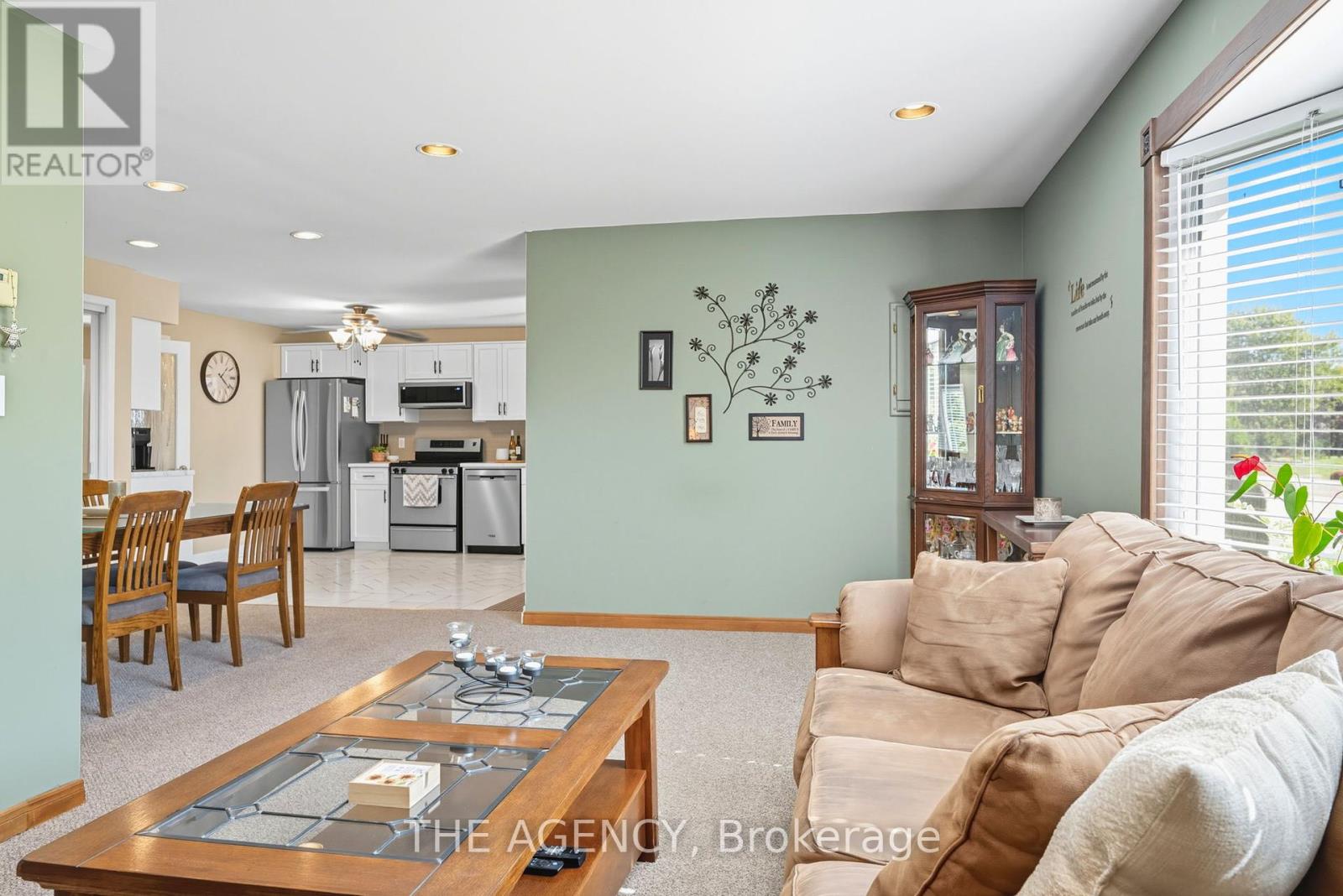 6359 Lyons Creek Road, Niagara Falls (Lyons Creek), Ontario  L2G 0L9 - Photo 16 - X12444869