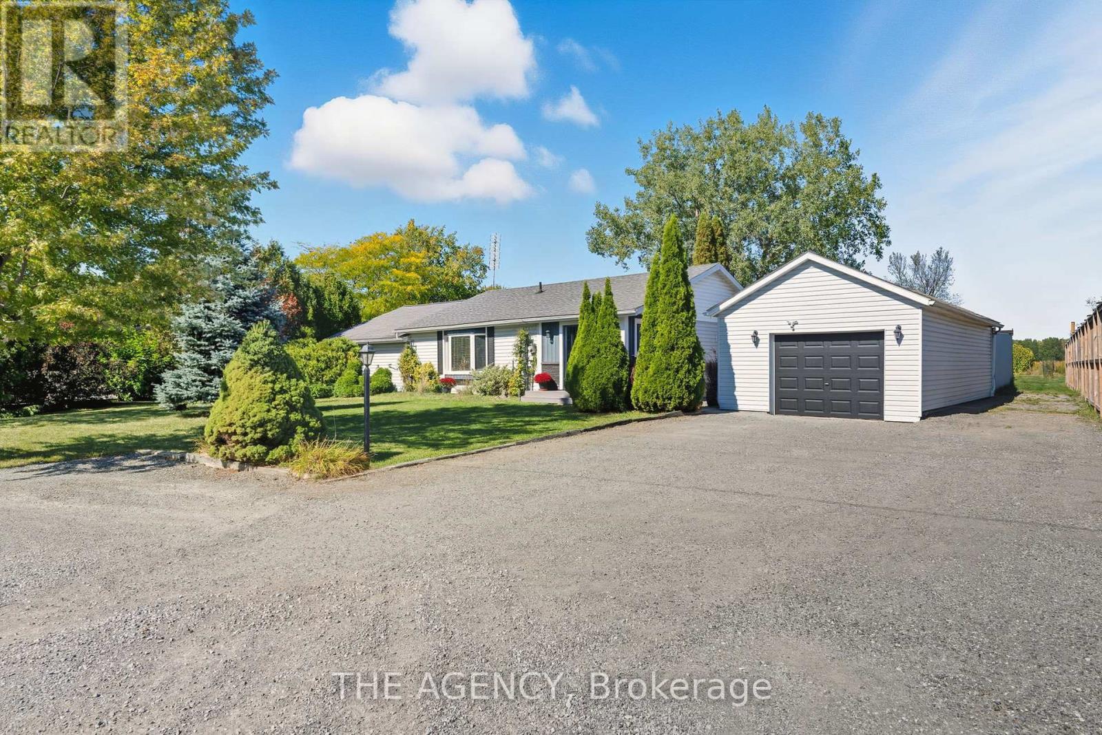 6359 Lyons Creek Road, Niagara Falls (Lyons Creek), Ontario  L2G 0L9 - Photo 2 - X12444869
