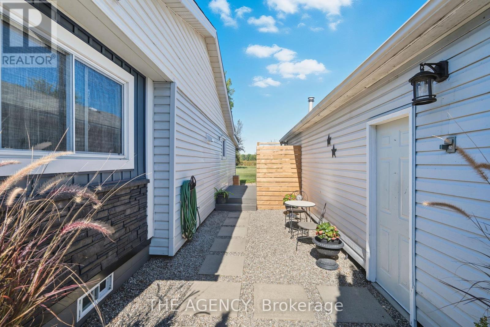 6359 Lyons Creek Road, Niagara Falls (Lyons Creek), Ontario  L2G 0L9 - Photo 32 - X12444869