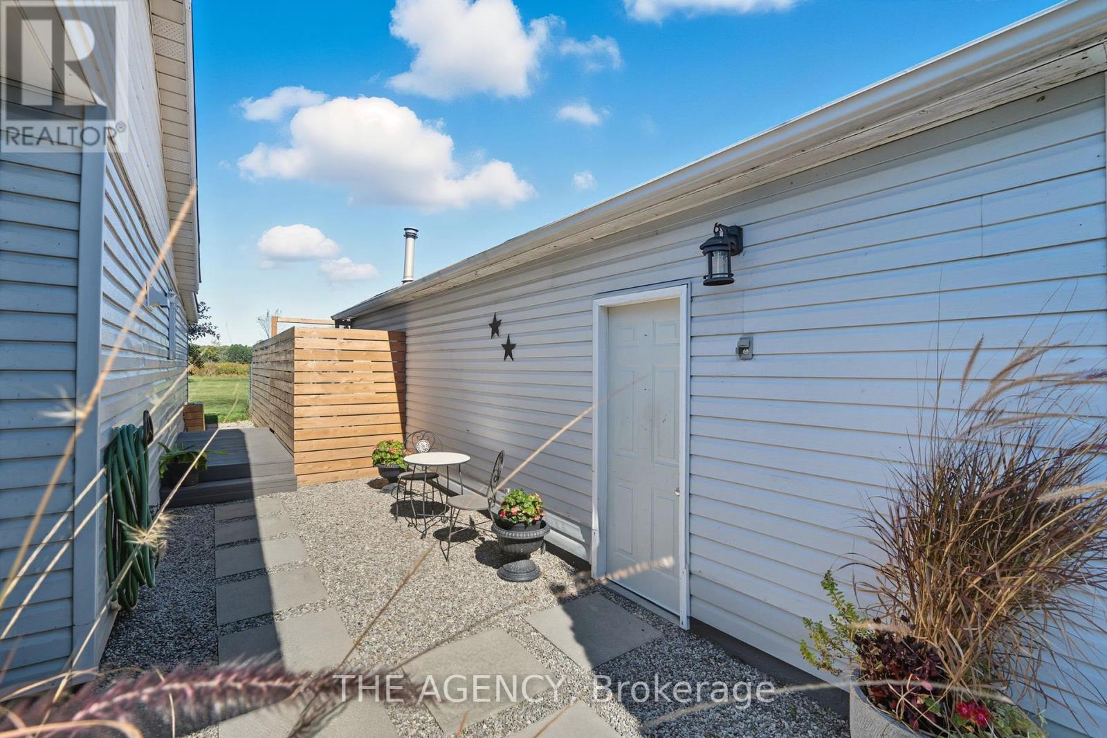6359 Lyons Creek Road, Niagara Falls (Lyons Creek), Ontario  L2G 0L9 - Photo 33 - X12444869