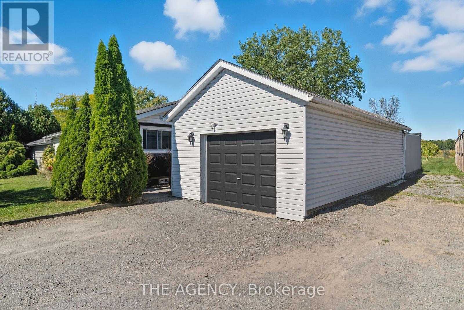 6359 Lyons Creek Road, Niagara Falls (Lyons Creek), Ontario  L2G 0L9 - Photo 6 - X12444869