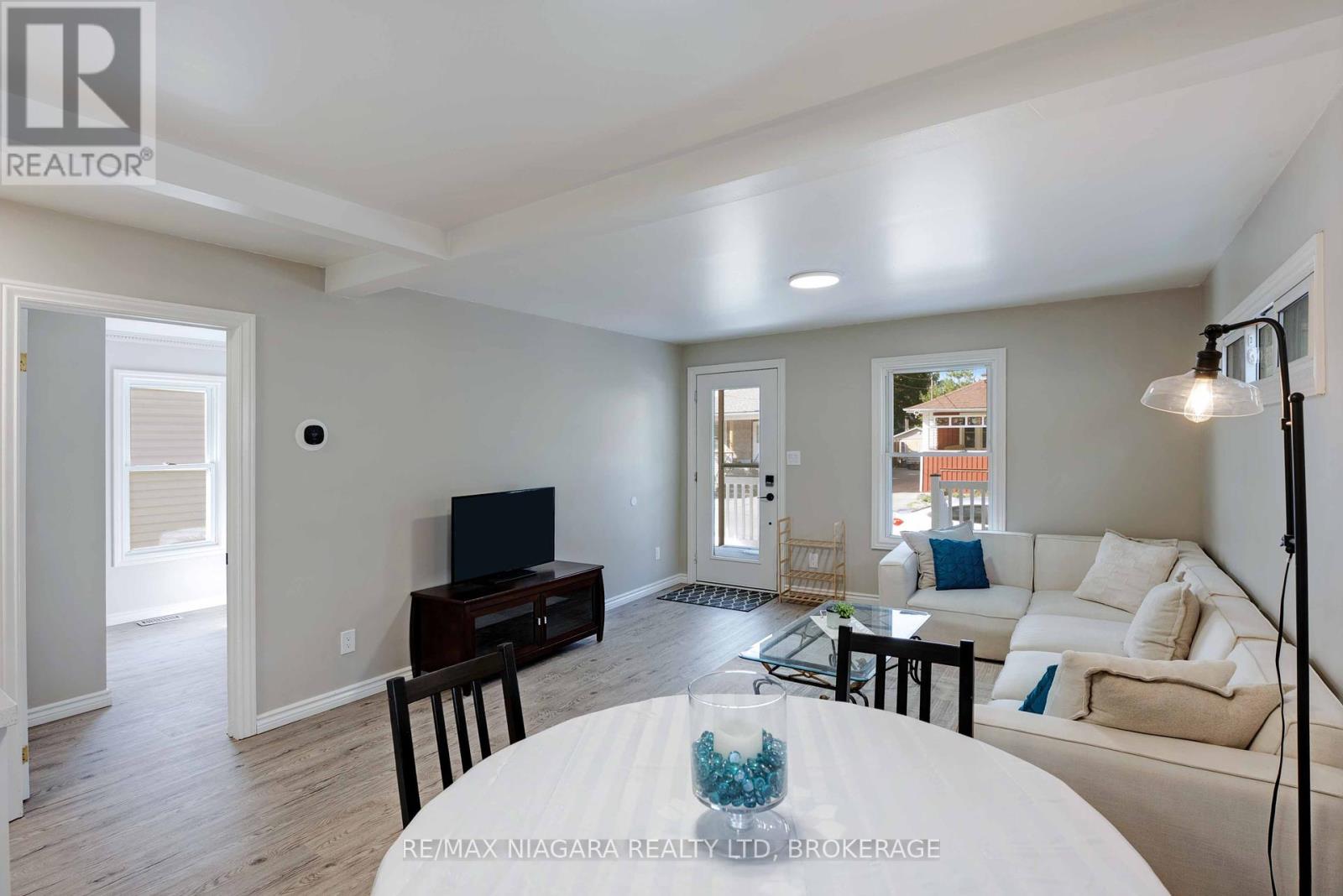 90 Pleasant Avenue, St. Catharines (Downtown), Ontario  L2R 1Y1 - Photo 11 - X12444993