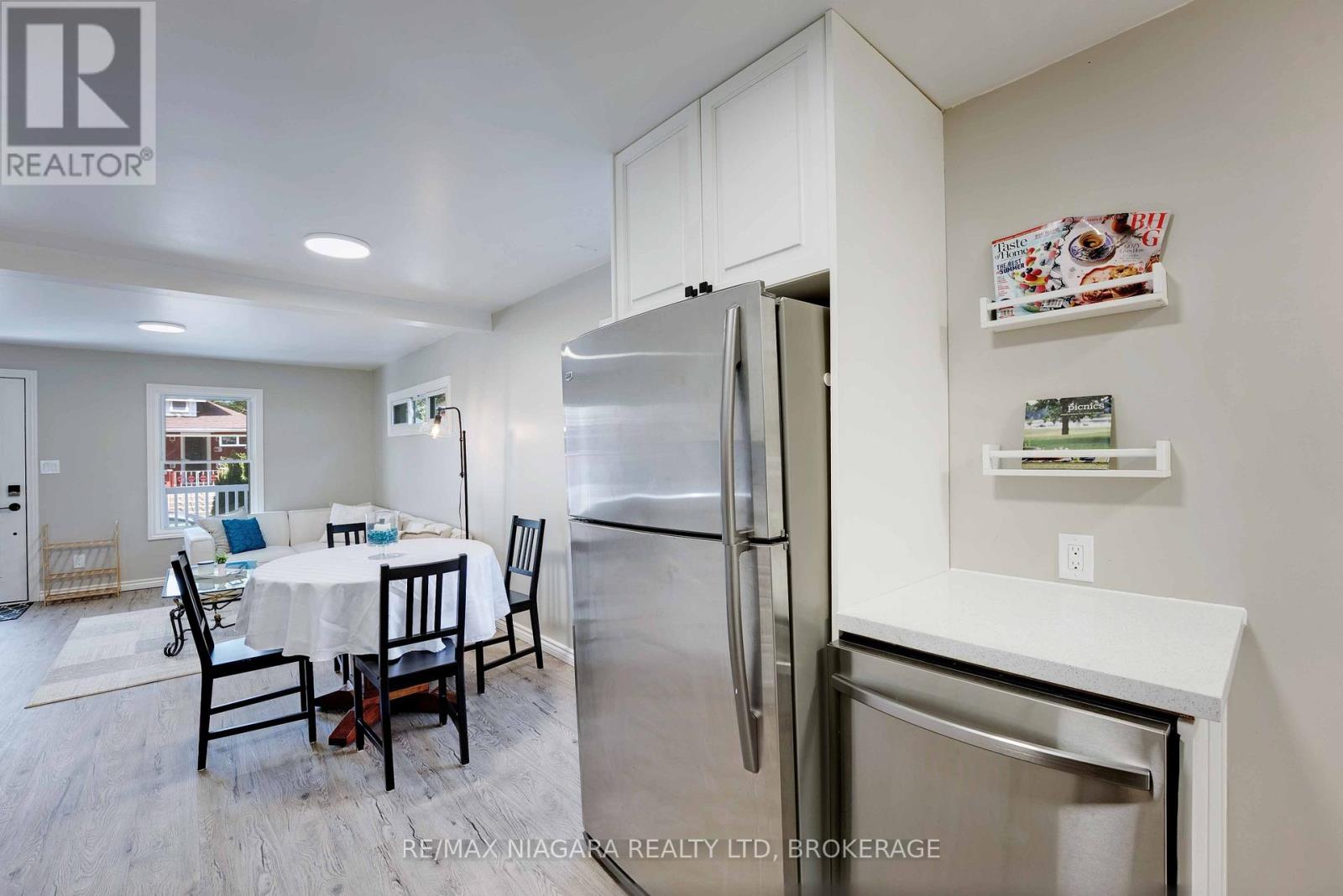 90 Pleasant Avenue, St. Catharines (Downtown), Ontario  L2R 1Y1 - Photo 15 - X12444993