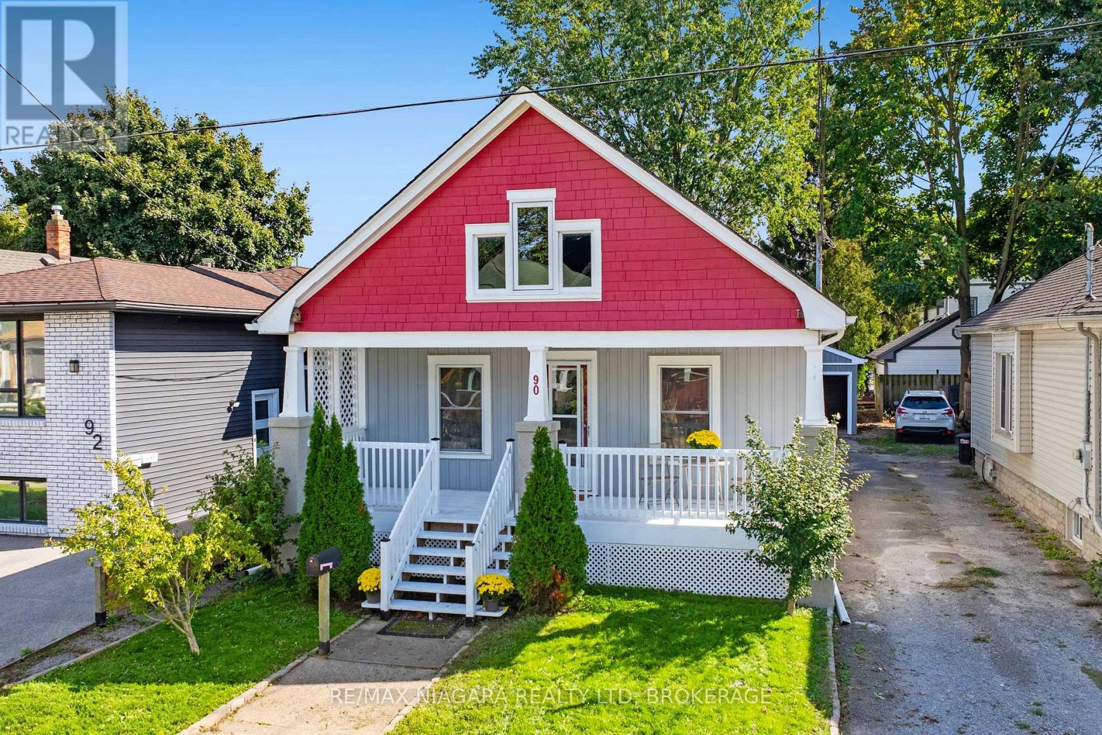 90 Pleasant Avenue, St. Catharines (Downtown), Ontario  L2R 1Y1 - Photo 2 - X12444993