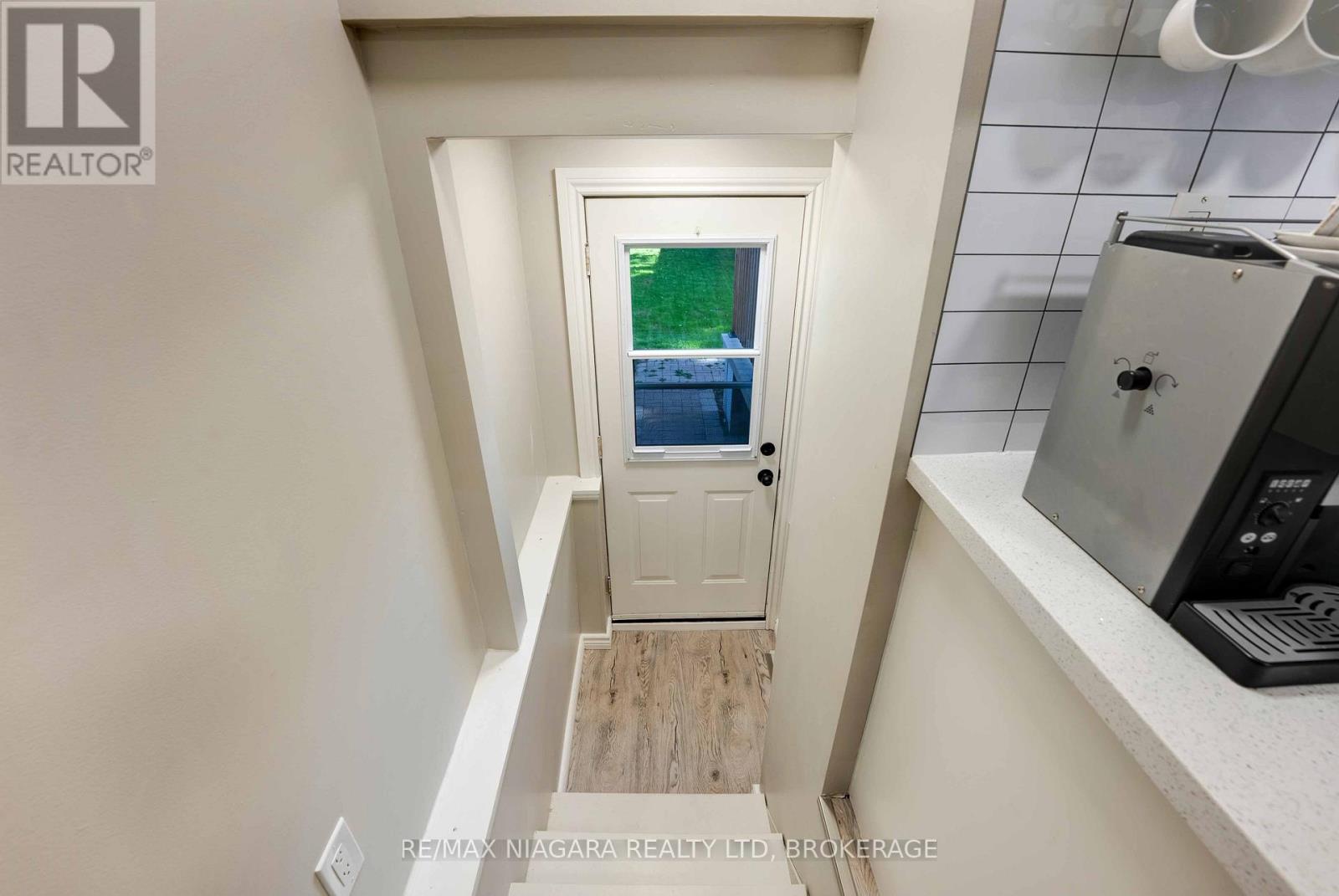 90 Pleasant Avenue, St. Catharines (Downtown), Ontario  L2R 1Y1 - Photo 23 - X12444993