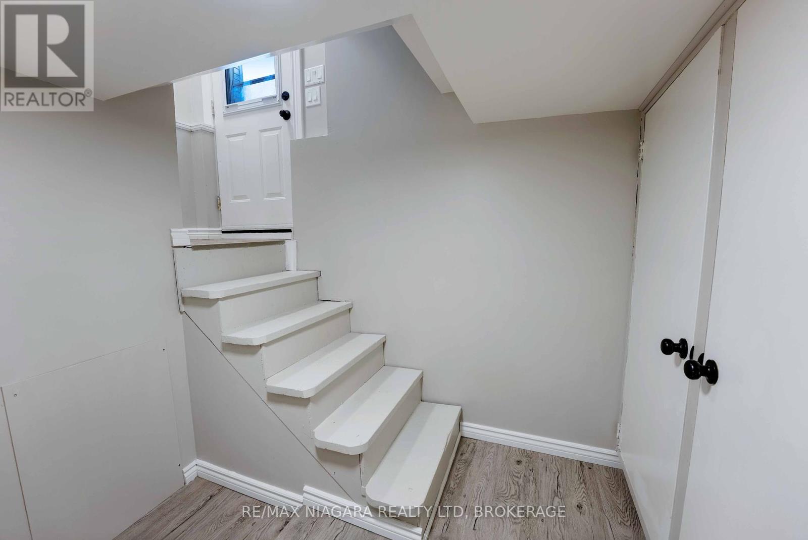 90 Pleasant Avenue, St. Catharines (Downtown), Ontario  L2R 1Y1 - Photo 25 - X12444993