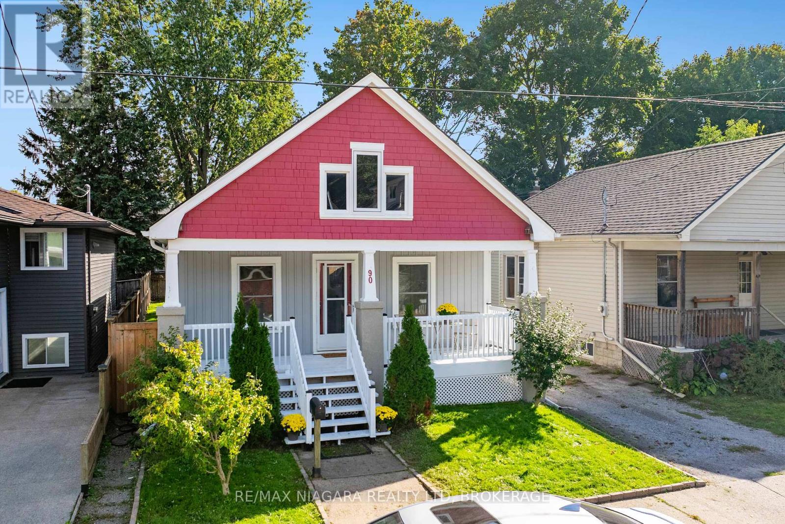 90 Pleasant Avenue, St. Catharines (Downtown), Ontario  L2R 1Y1 - Photo 3 - X12444993