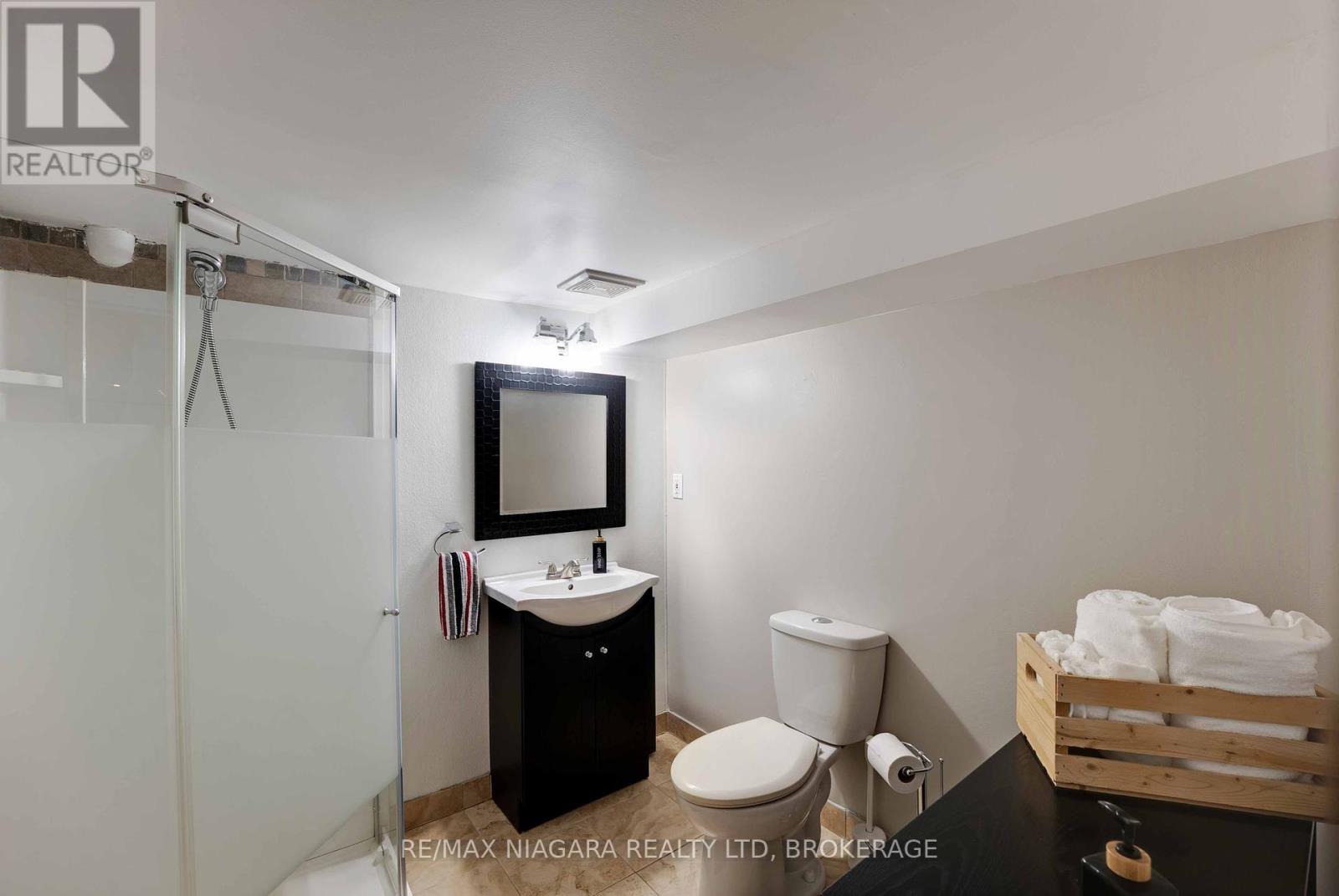 90 Pleasant Avenue, St. Catharines (Downtown), Ontario  L2R 1Y1 - Photo 32 - X12444993