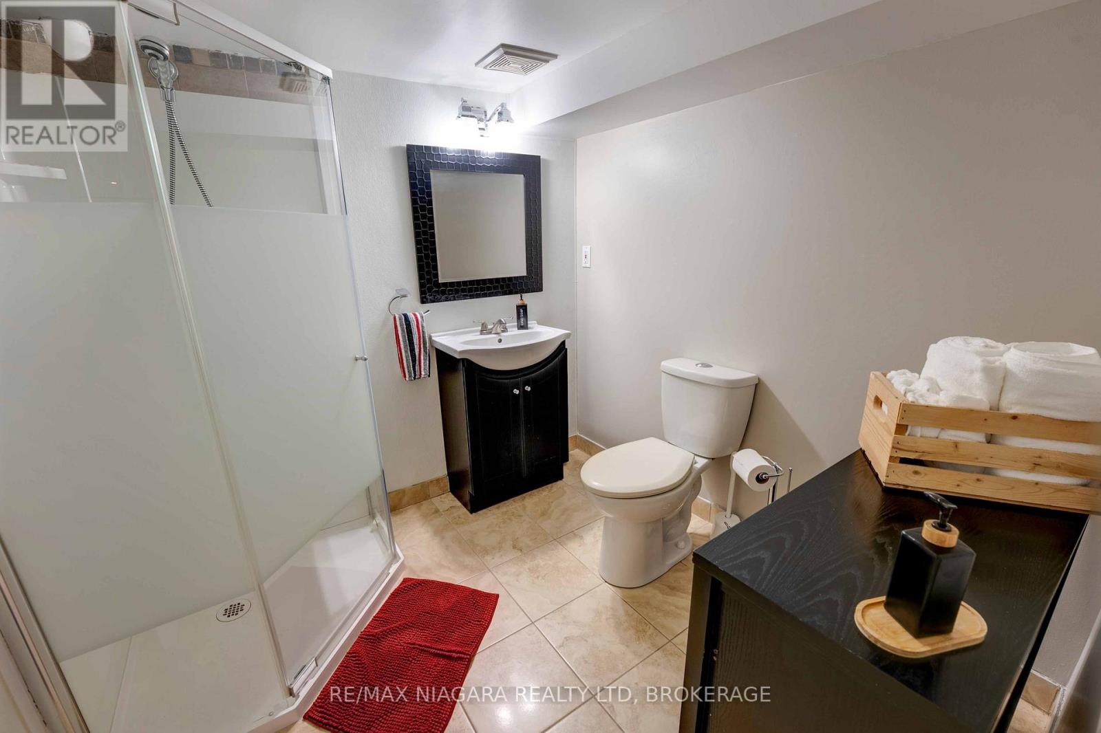 90 Pleasant Avenue, St. Catharines (Downtown), Ontario  L2R 1Y1 - Photo 33 - X12444993