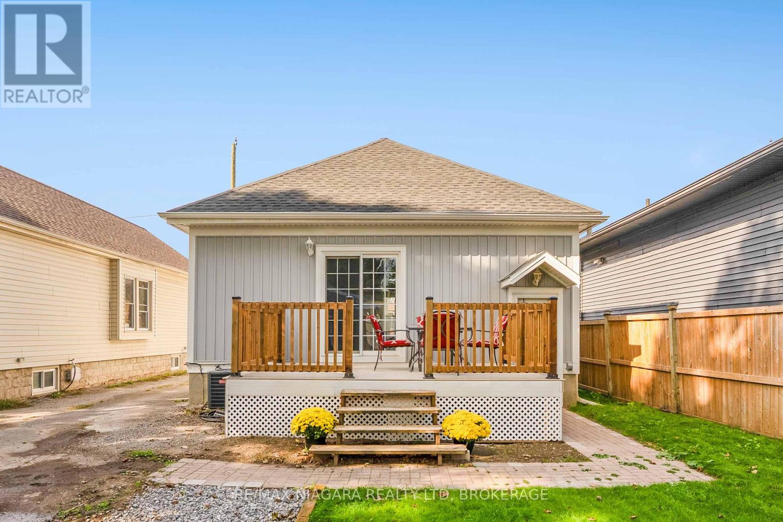 90 Pleasant Avenue, St. Catharines (Downtown), Ontario  L2R 1Y1 - Photo 38 - X12444993