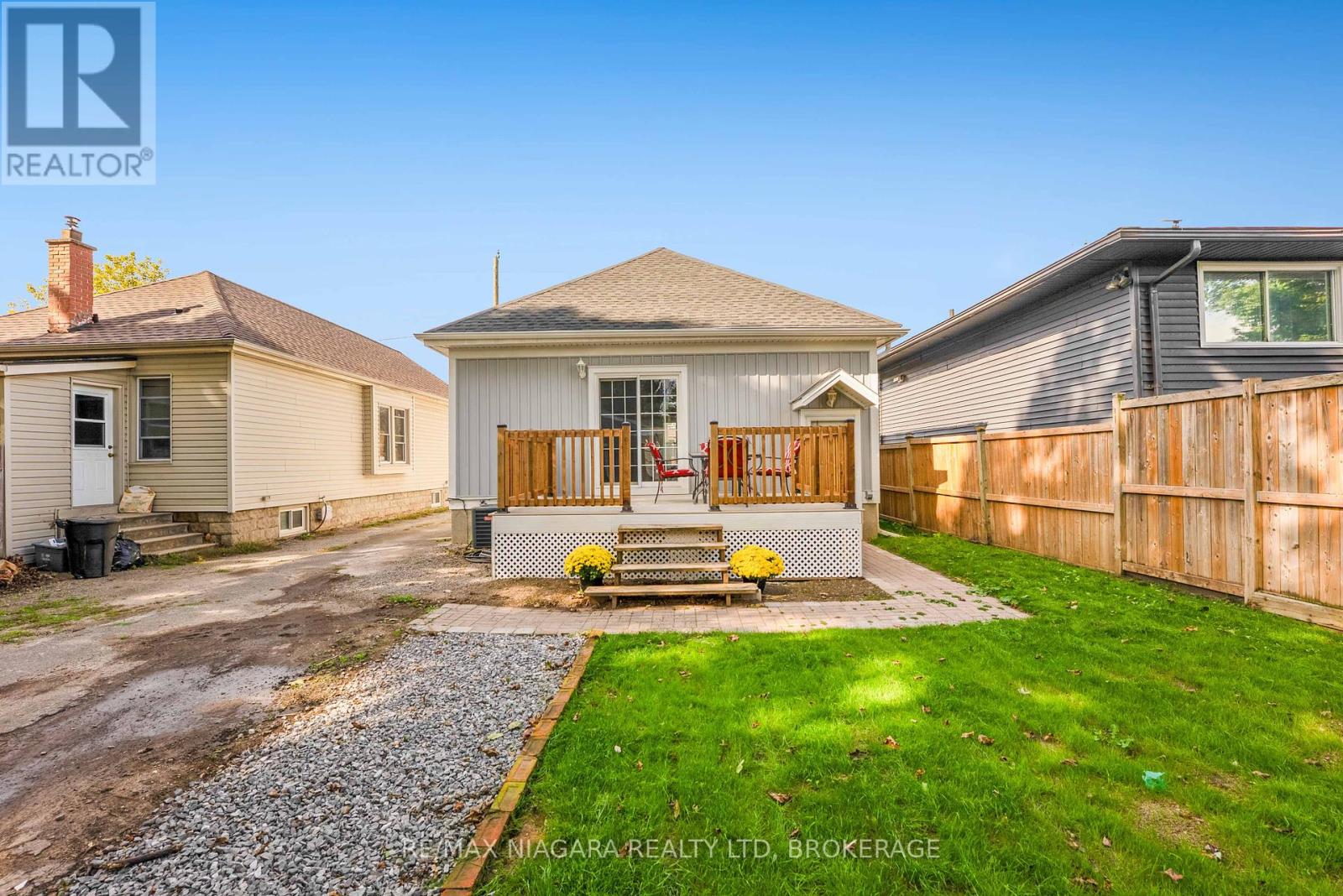 90 Pleasant Avenue, St. Catharines (Downtown), Ontario  L2R 1Y1 - Photo 39 - X12444993