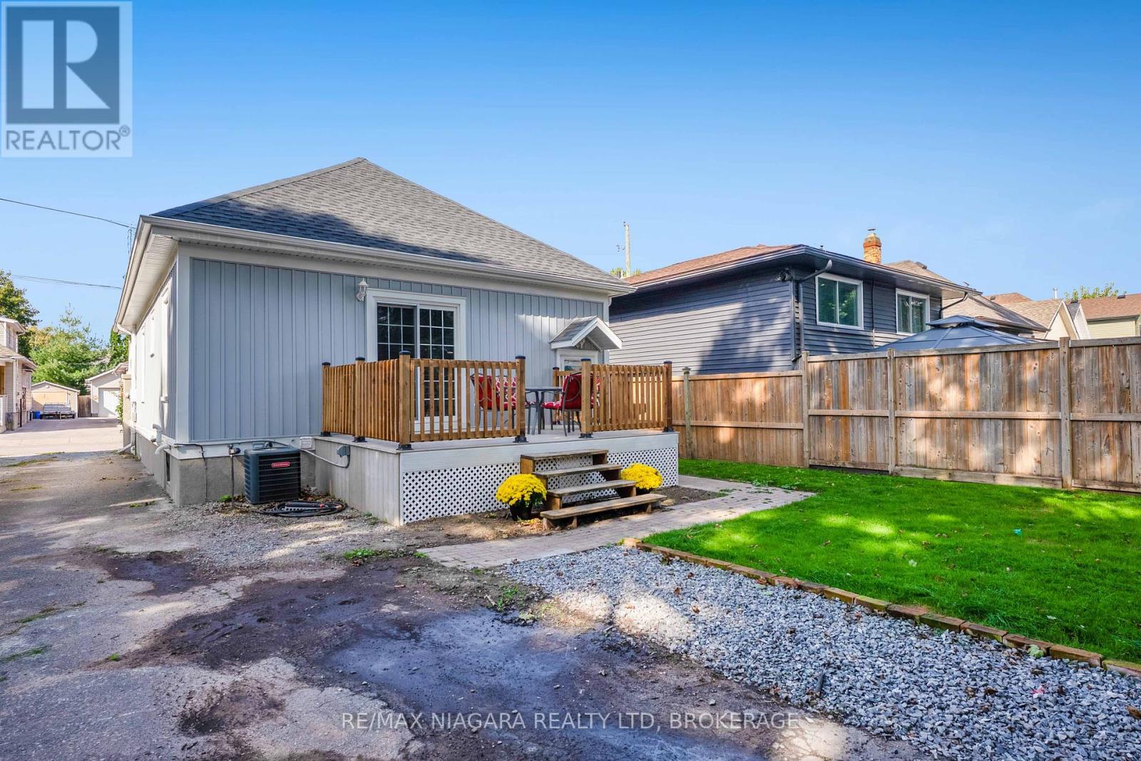 90 Pleasant Avenue, St. Catharines (Downtown), Ontario  L2R 1Y1 - Photo 42 - X12444993