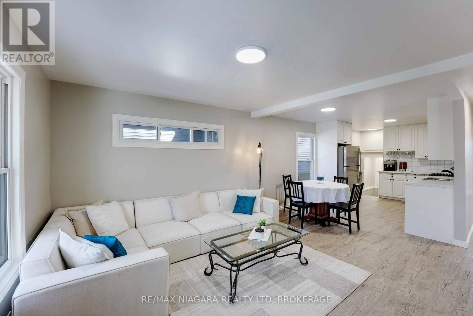 90 Pleasant Avenue, St. Catharines (Downtown), Ontario  L2R 1Y1 - Photo 6 - X12444993