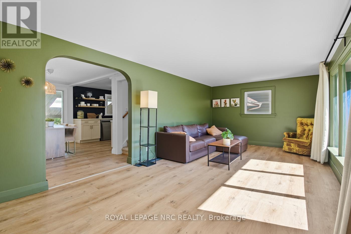 3754 Highland Drive, Fort Erie, Ontario  L0S 1N0 - Photo 3 - X12445046