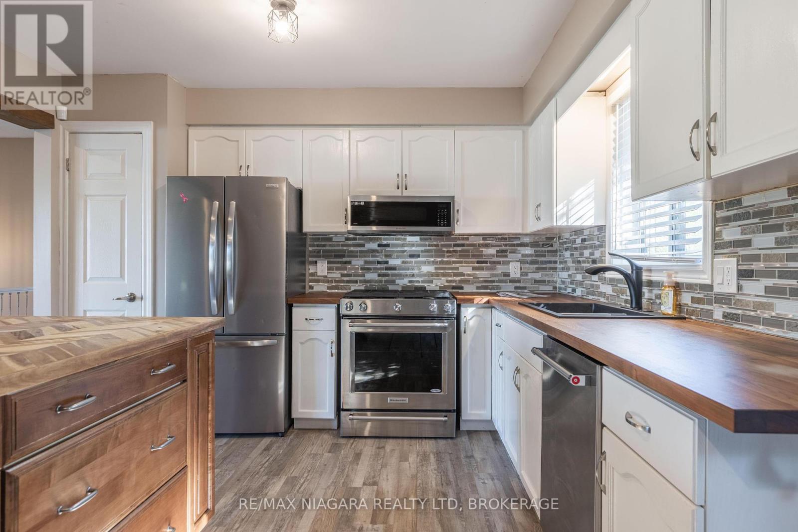 44 Maple Leaf Avenue S, Fort Erie, Ontario  L0S 1N0 - Photo 12 - X12445063