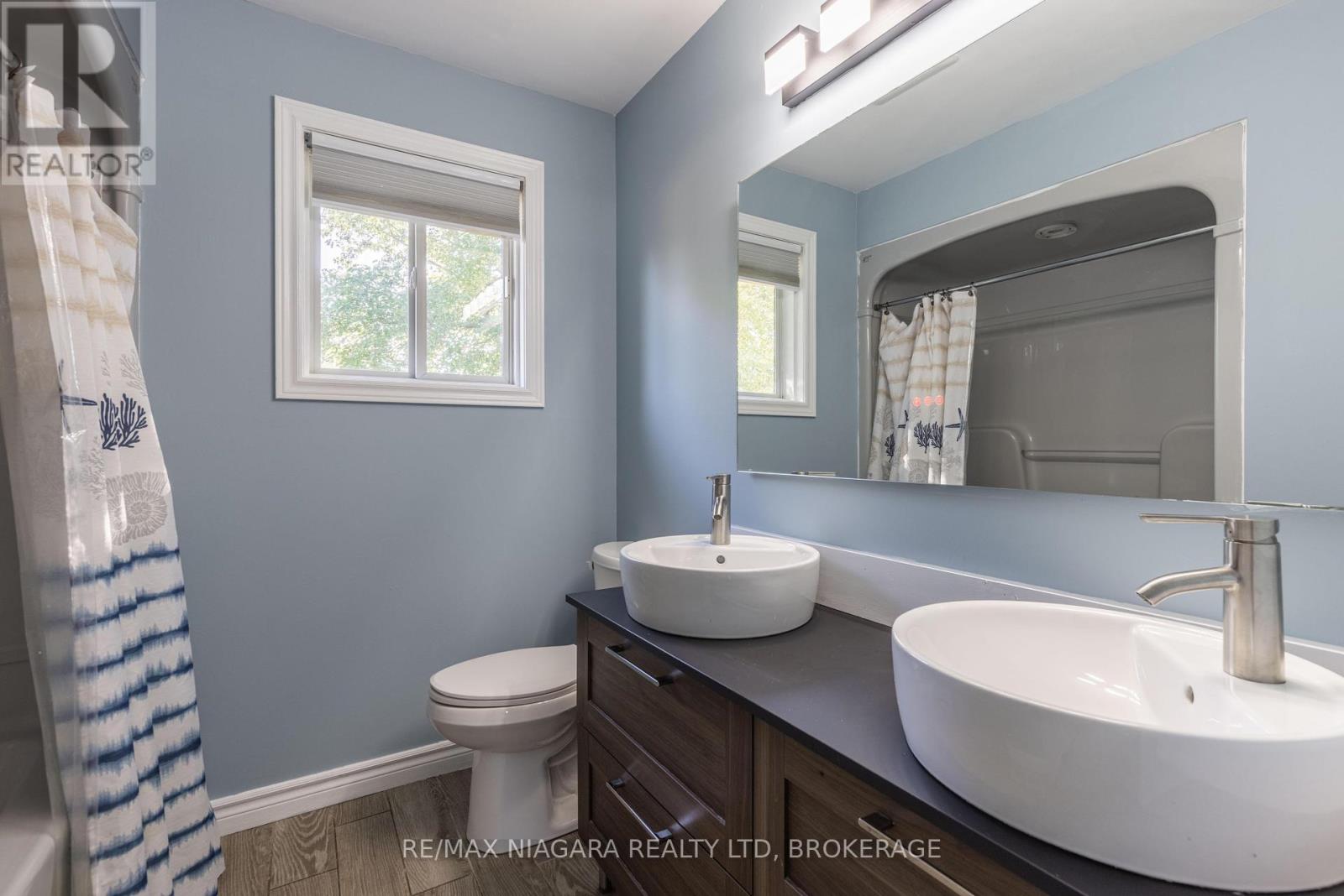 44 Maple Leaf Avenue S, Fort Erie, Ontario  L0S 1N0 - Photo 15 - X12445063