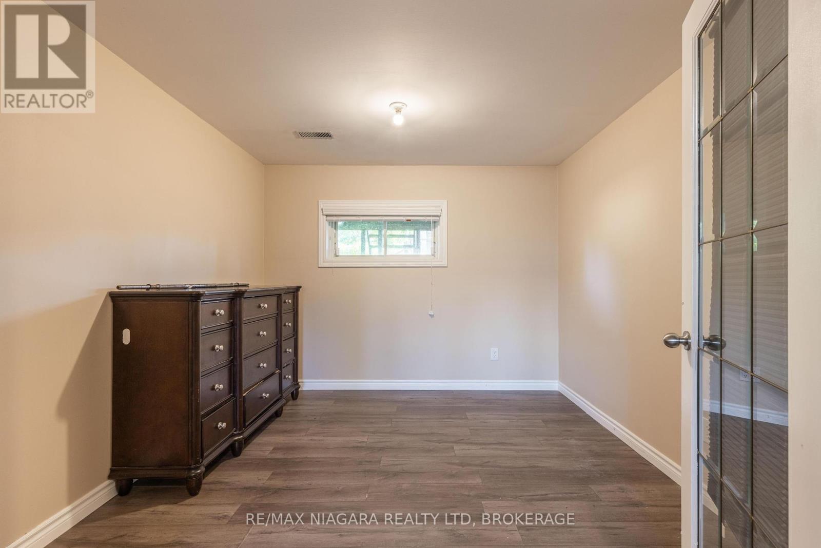 44 Maple Leaf Avenue S, Fort Erie, Ontario  L0S 1N0 - Photo 18 - X12445063