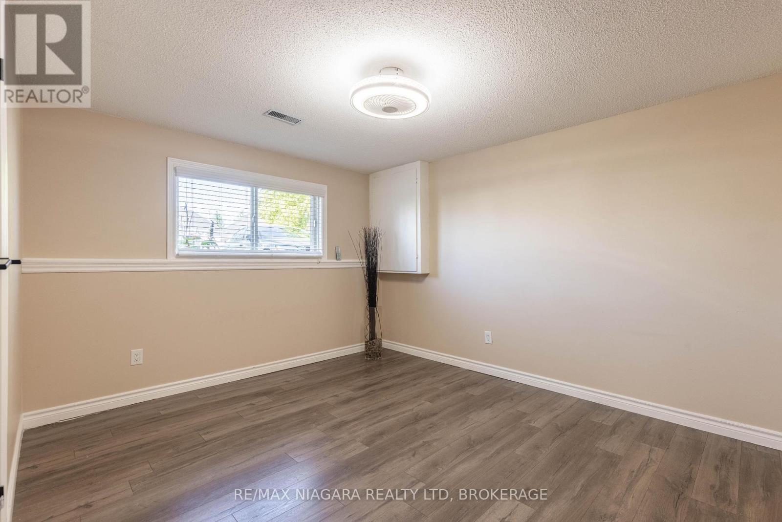 44 Maple Leaf Avenue S, Fort Erie, Ontario  L0S 1N0 - Photo 19 - X12445063