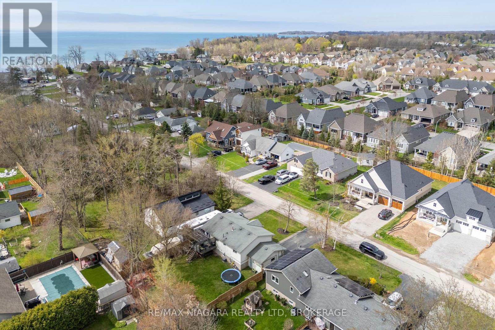 44 Maple Leaf Avenue S, Fort Erie, Ontario  L0S 1N0 - Photo 33 - X12445063