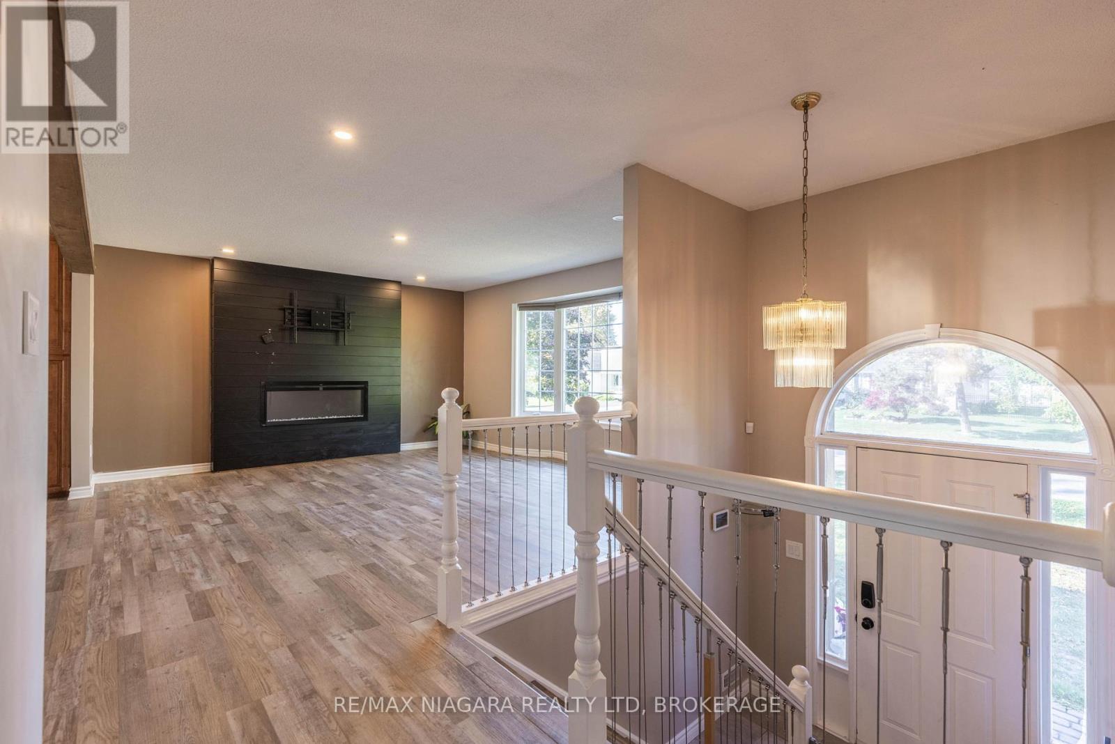 44 Maple Leaf Avenue S, Fort Erie, Ontario  L0S 1N0 - Photo 7 - X12445063