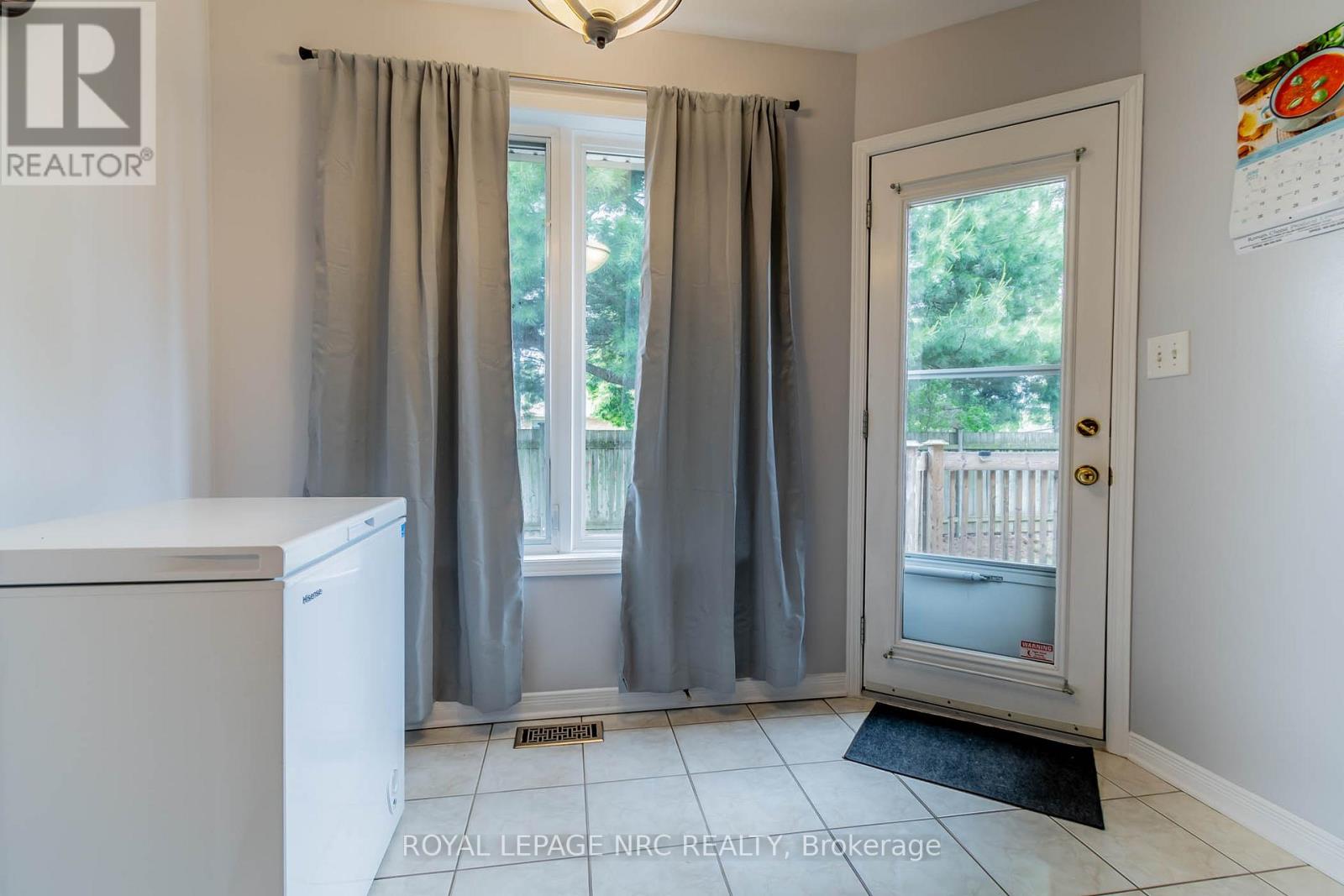 28 - 5070 Drummond Road, Niagara Falls, Ontario  L2E 6E4 - Photo 18 - X12445723