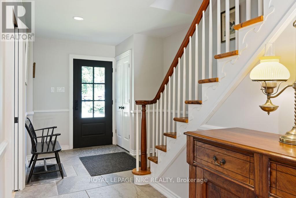 7 Christopher Street, Niagara-On-The-Lake (Town), Ontario  L0S 1J0 - Photo 5 - X12445970