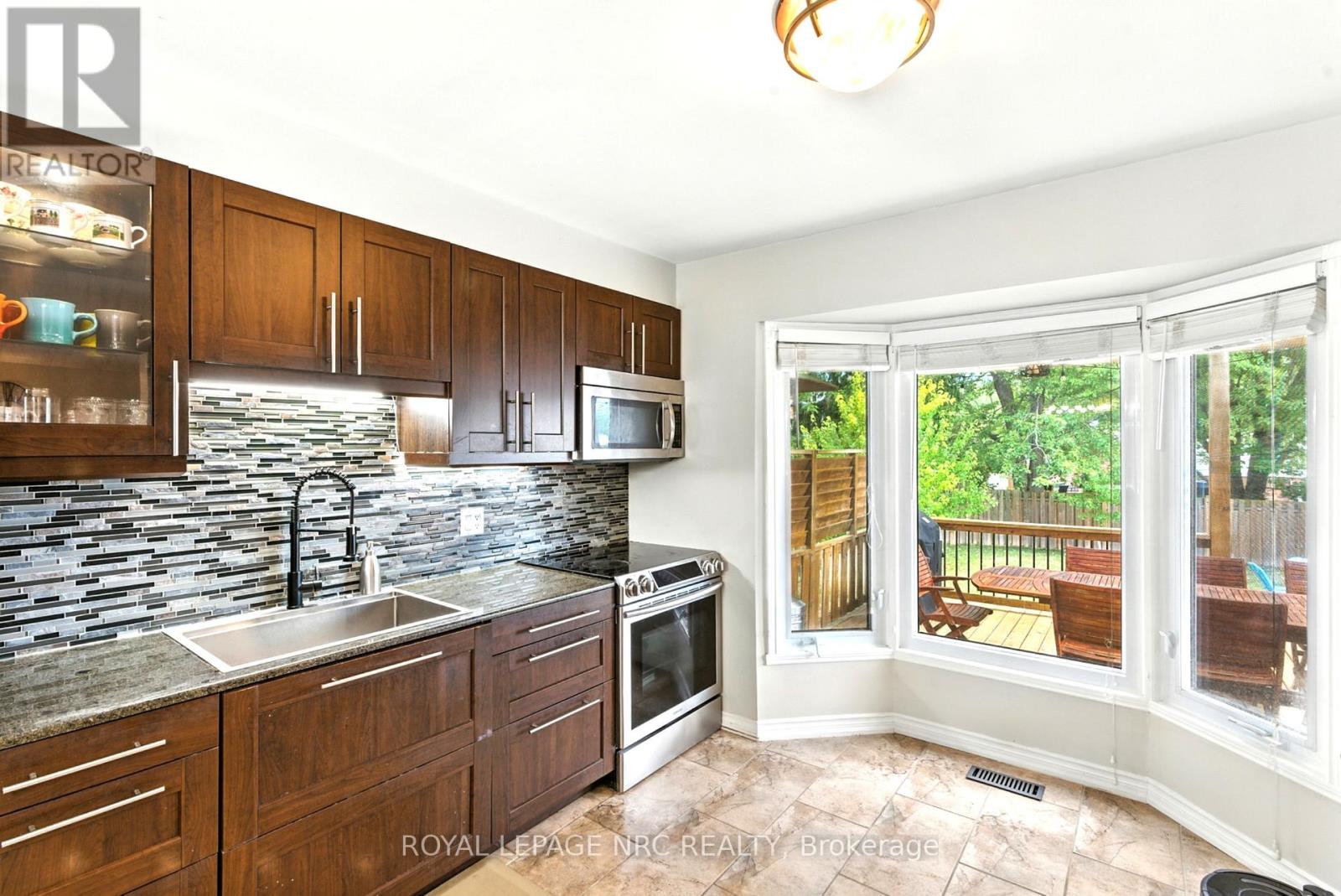 260 Gadsby Avenue, Welland, Ontario  L3C 6N5 - Photo 11 - X12446053