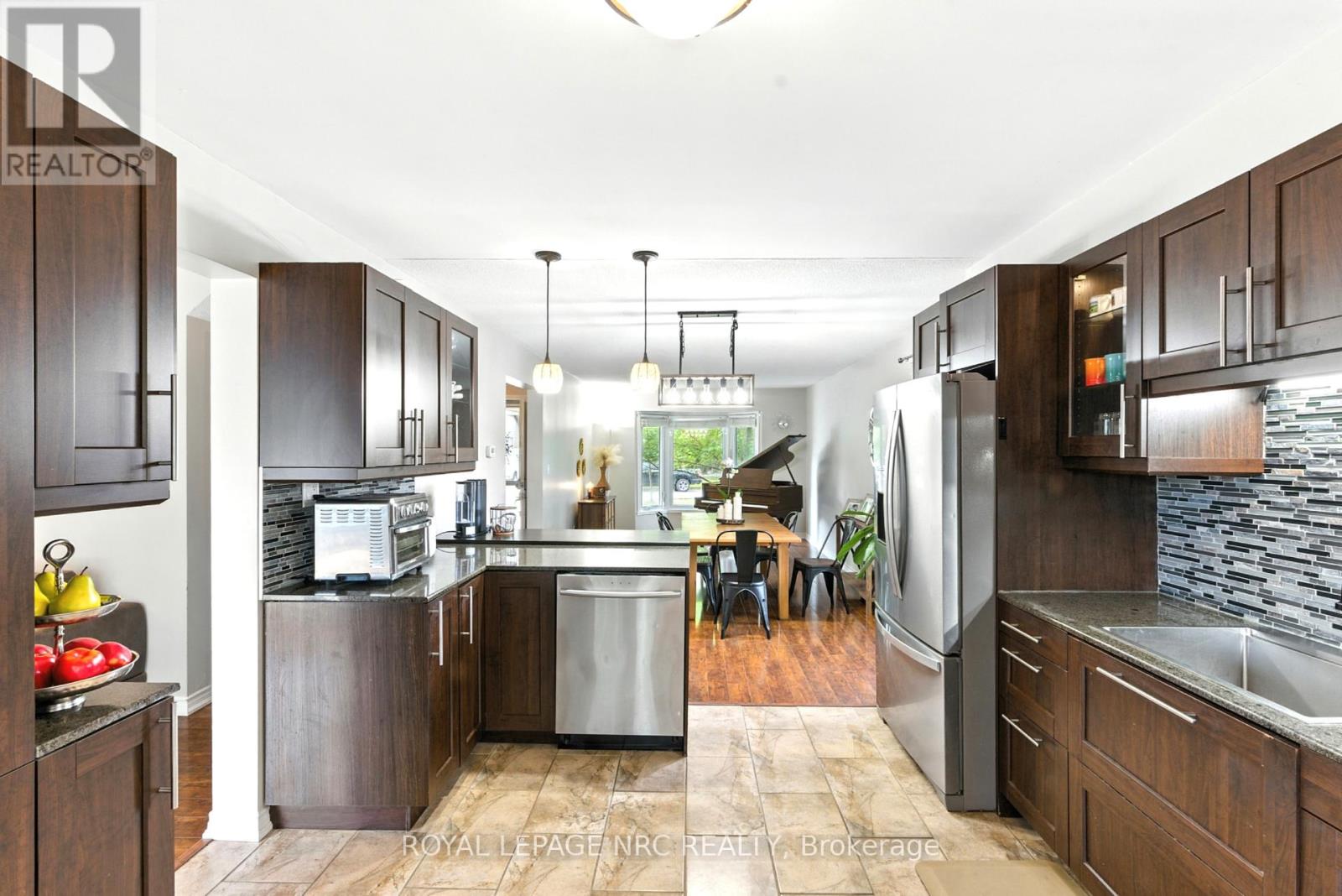 260 Gadsby Avenue, Welland, Ontario  L3C 6N5 - Photo 12 - X12446053