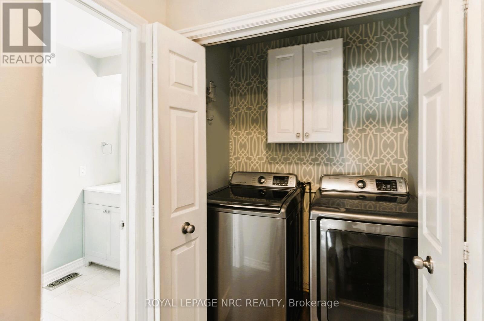 260 Gadsby Avenue, Welland, Ontario  L3C 6N5 - Photo 3 - X12446053