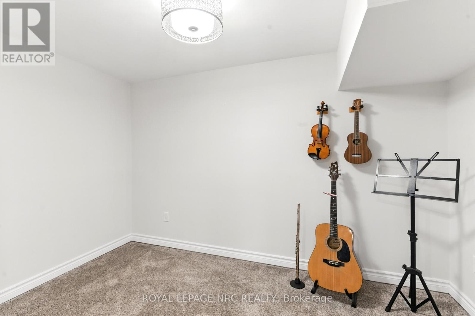 260 Gadsby Avenue, Welland, Ontario  L3C 6N5 - Photo 35 - X12446053