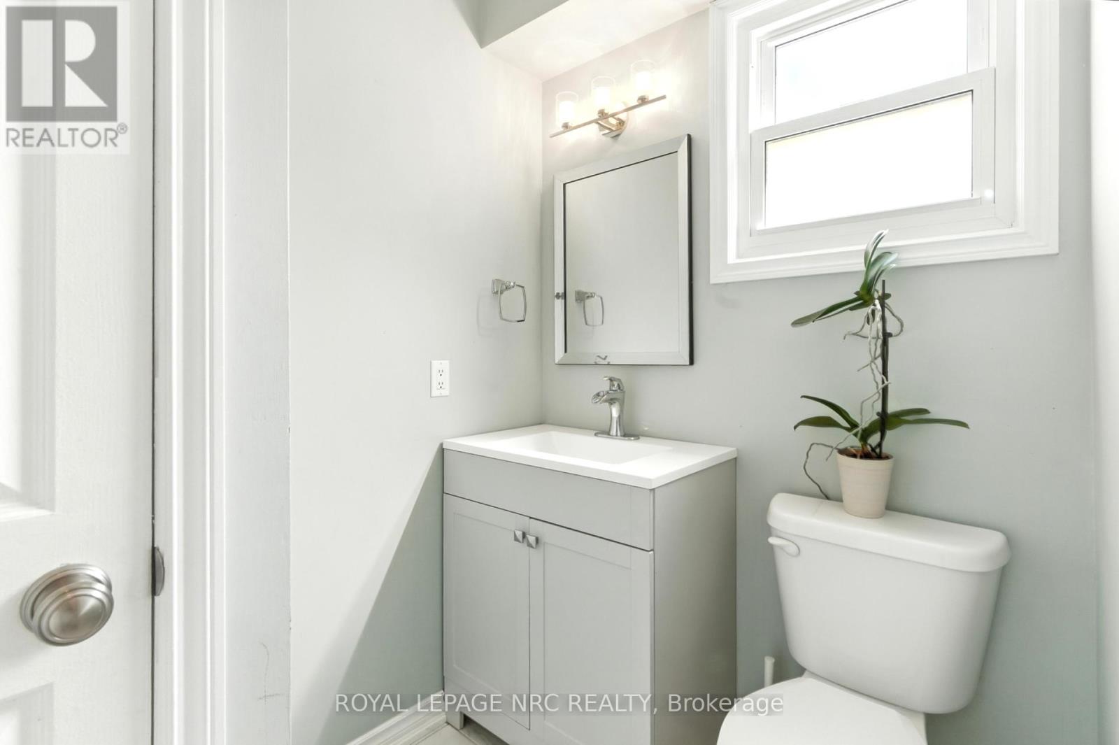 260 Gadsby Avenue, Welland, Ontario  L3C 6N5 - Photo 4 - X12446053