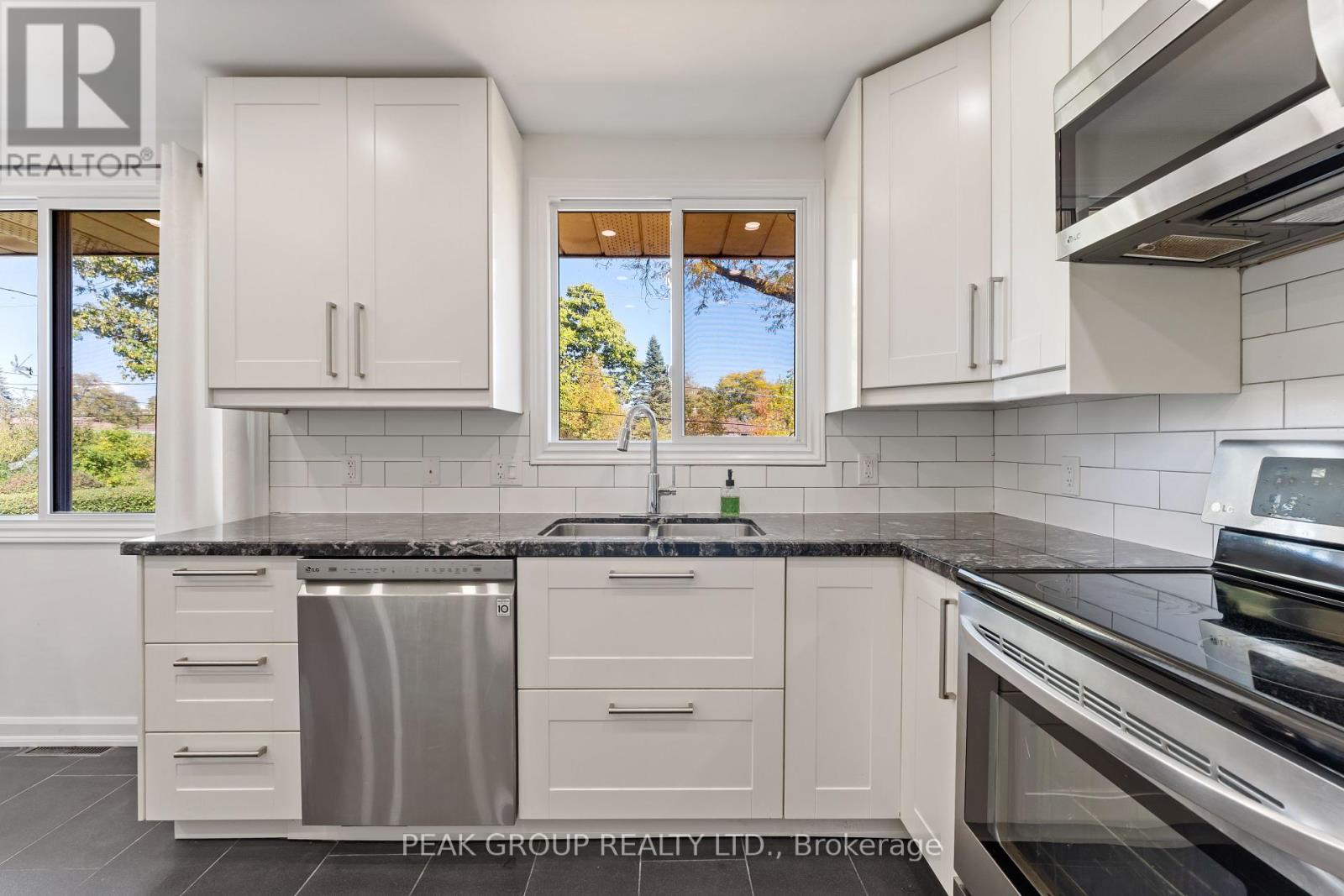 8816 Roosevelt Street, Niagara Falls, Ontario  L2G 7A2 - Photo 11 - X12446063